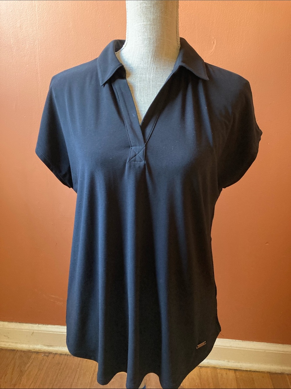 Jones NY black v-neck top - Size M